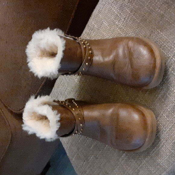 Uggs - Picture 3 of 6